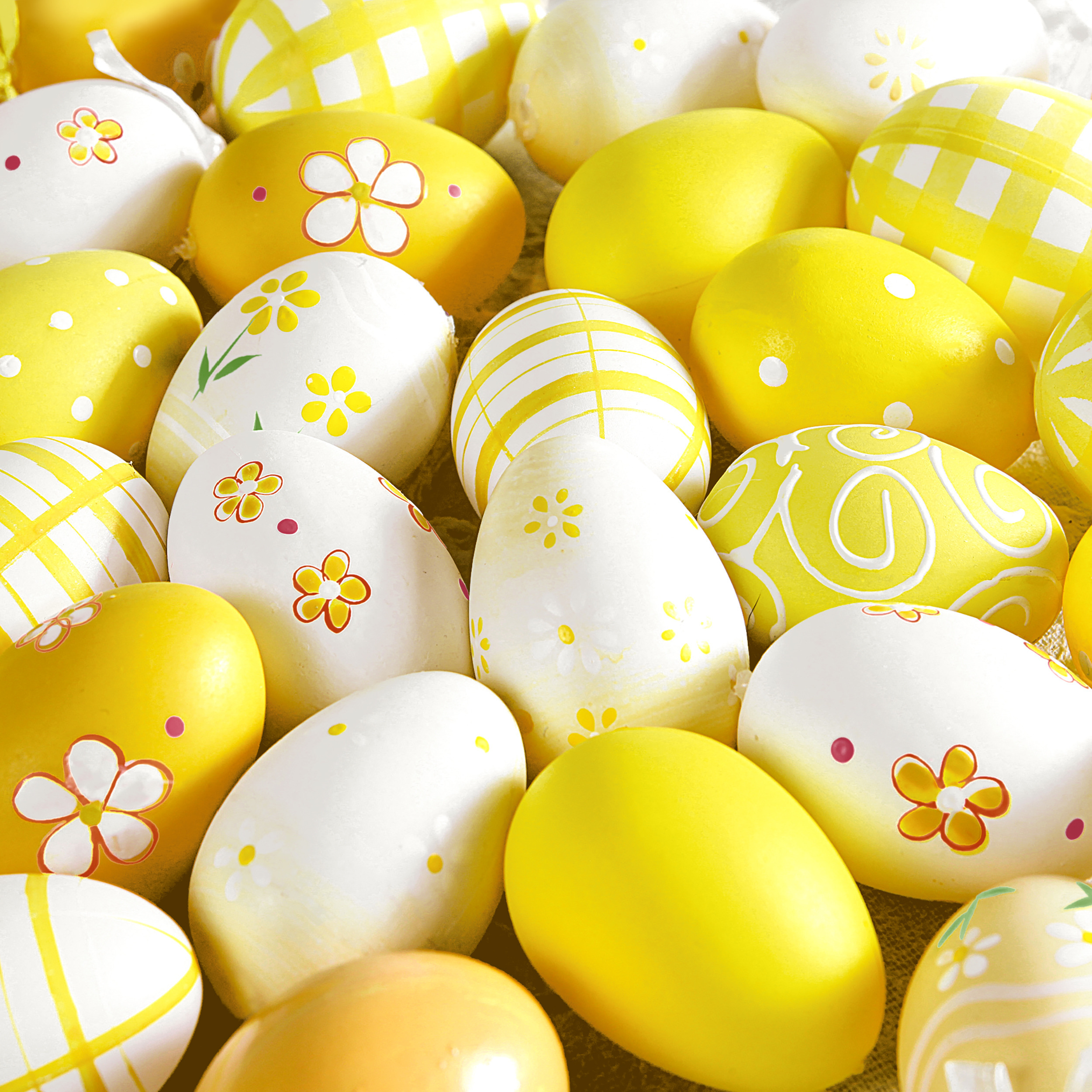 20x Servetten Pasen thema gele en witte eieren 33 x 33 cm