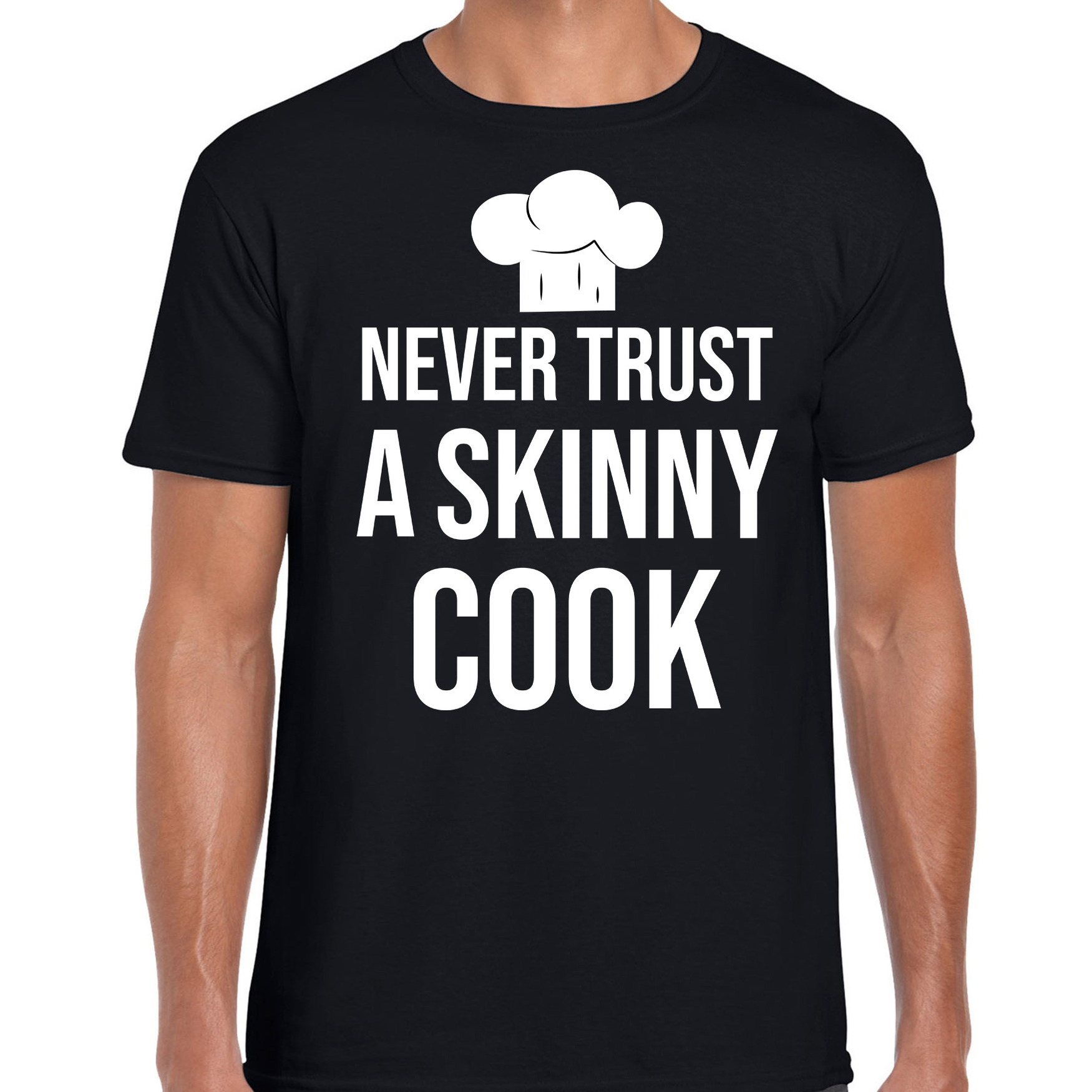 Never trust a skinny cook bbq-barbecue cadeau t-shirt zwart voor heren