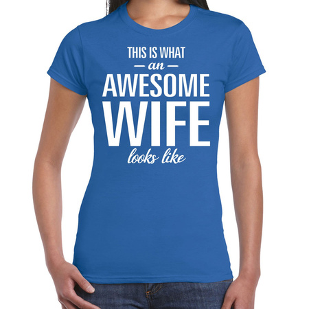 Awesome wife / echtgenote cadeau t-shirt blauw dames