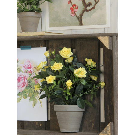 Gele Rosa/rozen kunstplant 33 cm in grijze pot