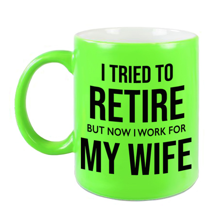 I tried to retire but now I work for my wife pensioen mok / beker neon groen afscheidscadeau 330 ml 