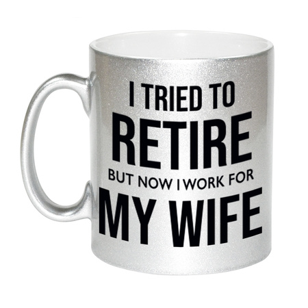I tried to retire but now I work for my wife pensioen mok / beker zilver afscheidscadeau 330 ml 