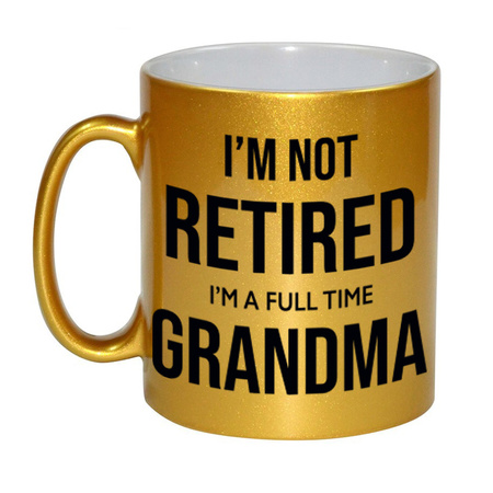 Im not retired im a full time grandma / oma pensioen mok / beker goud afscheidscadeau 330 ml 
