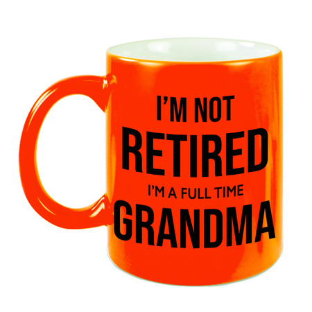 Im not retired im a full time grandma pensioen mok / beker neon oranje afscheidscadeau 330 ml 