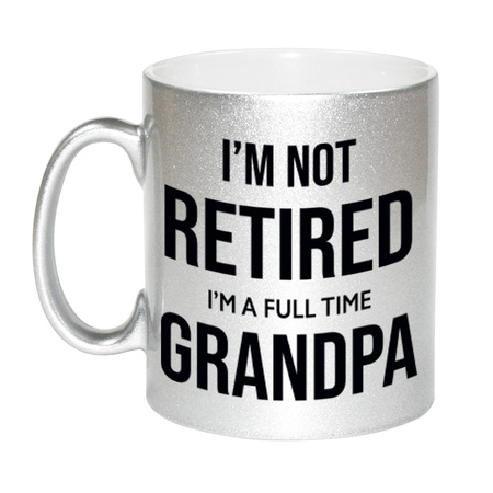Im not retired im a full time grandpa / opa pensioen mok / beker zilver afscheidscadeau 330 ml 