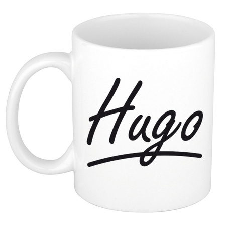 Naam cadeau mok / beker Hugo met sierlijke letters 300 ml